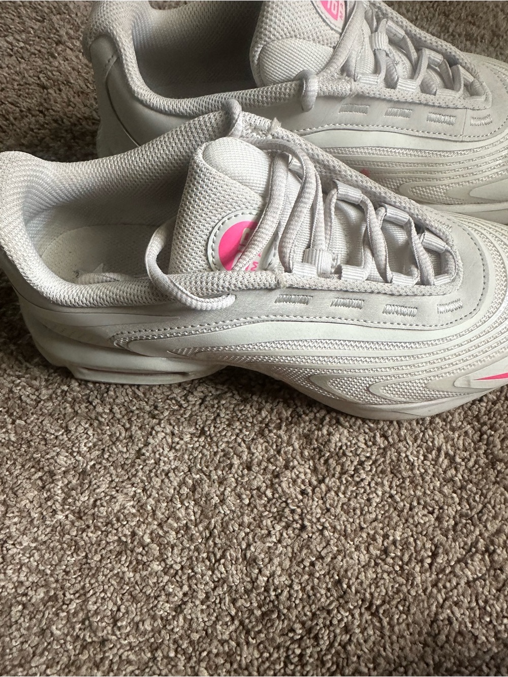 Nike Women’s White Sneakers with Pink Details